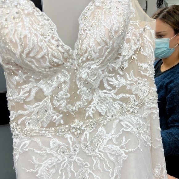 WEDDING DRESS - Picture 4 of 7